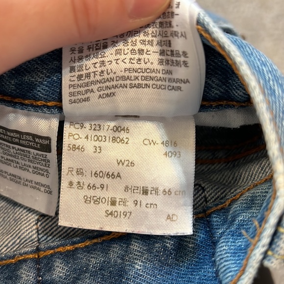 Levi’s High Waisted Frayed Hem Denim Shorts - Picture 3 of 8